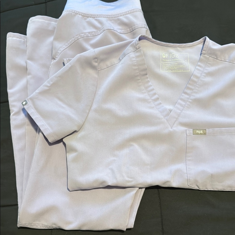 FIGS Light Purple Scrub Set